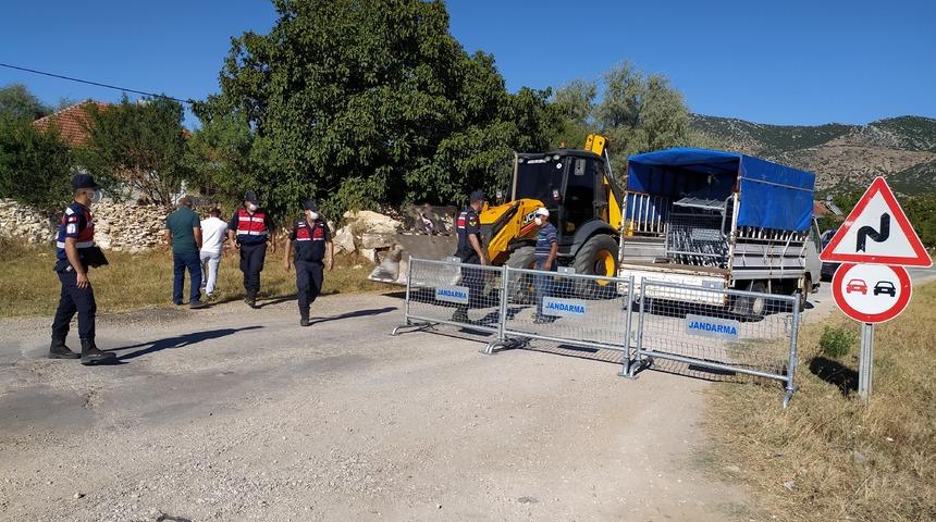 Burdur'da bin n&uuml;fuslu k&ouml;y karantinaya alındı
