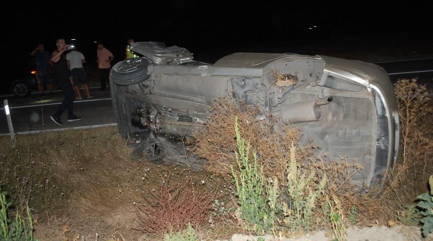 Kontrolden &ccedil;ıkıp takla atarak karşı şeride ge&ccedil;en otomobilden baba-oğul sağ &ccedil;ıktı