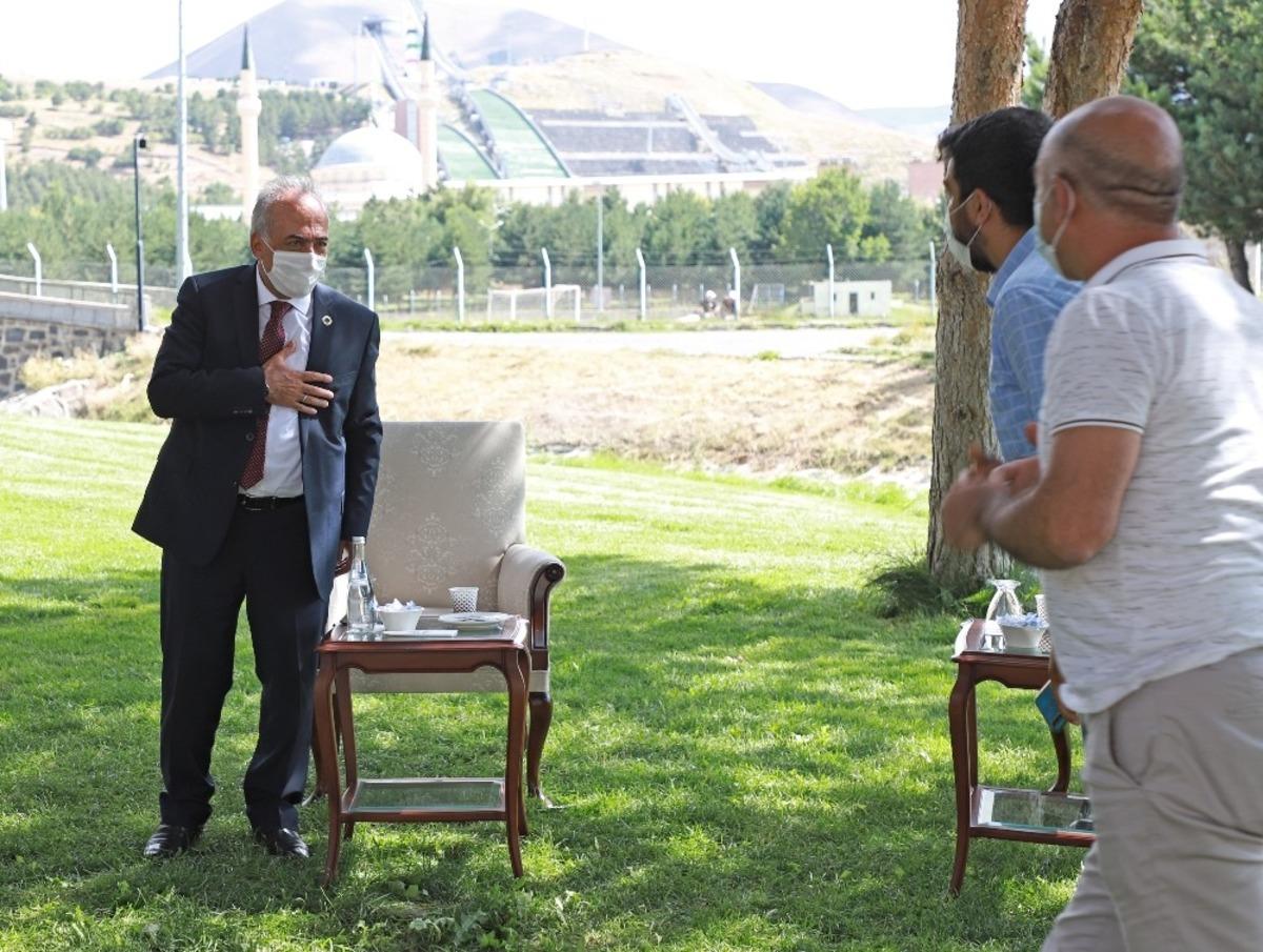 Rekt&ouml;r &Ccedil;omaklı tebrikleri kabul etti