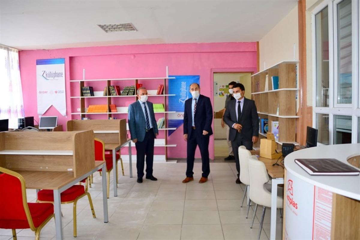 Vali H&uuml;seyin &Ouml;ner, eğitim-&ouml;ğretim yılı a&ccedil;ılışı &ouml;ncesi okul incelemelerinde bulundu