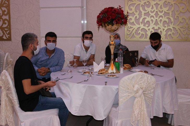 Diyarbakır’ın kanaat önderlerinden Arslanoğlu ailesinin mutlu günü G4