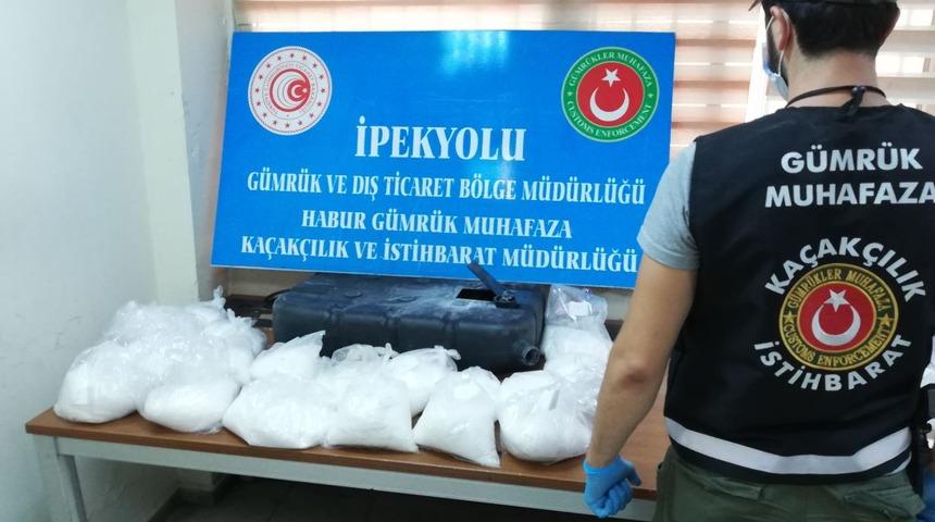 Habur G&uuml;mr&uuml;k Kapısı'nda 18 kilogram uyuşturucu ele ge&ccedil;irildi