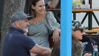 Koronavirüsü yenen Mel Gibson 34 yaş küçük sevgilisiyle tatilde