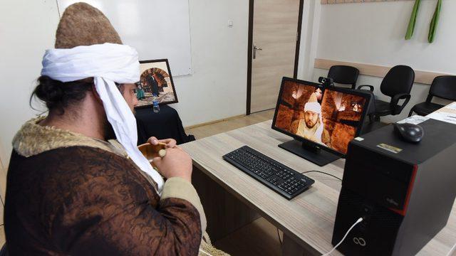 Öğrencilere online çat kapı tiyatro sürprizi