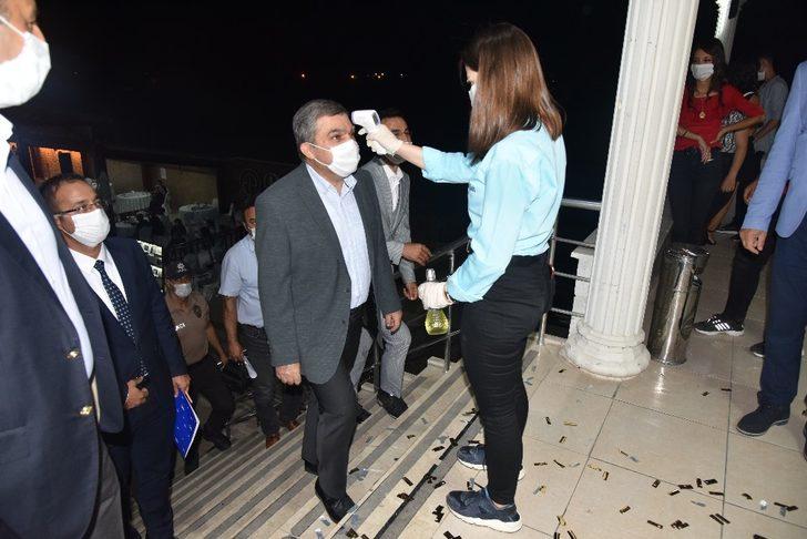 Vali Işık, düğün salonlarını denetledi G1