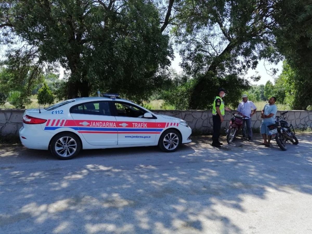 Balıkesir&rsquo;de jandarma 145 aranan kişiyi yakaladı