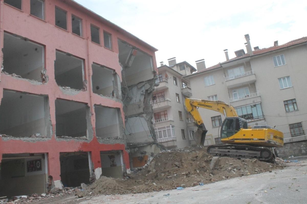 Tosya Namık Kemal  Ortaokulu yıkılıyor