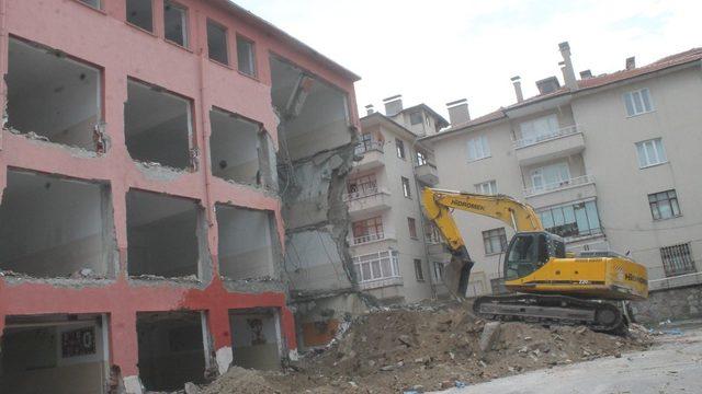 Tosya Namık Kemal  Ortaokulu yıkılıyor