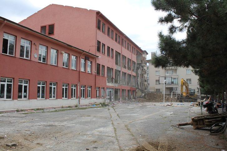Tosya Namık Kemal  Ortaokulu yıkılıyor G2