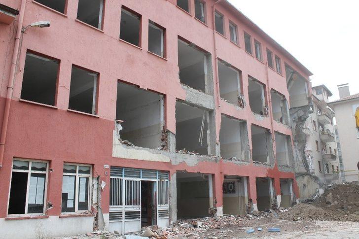 Tosya Namık Kemal  Ortaokulu yıkılıyor G4