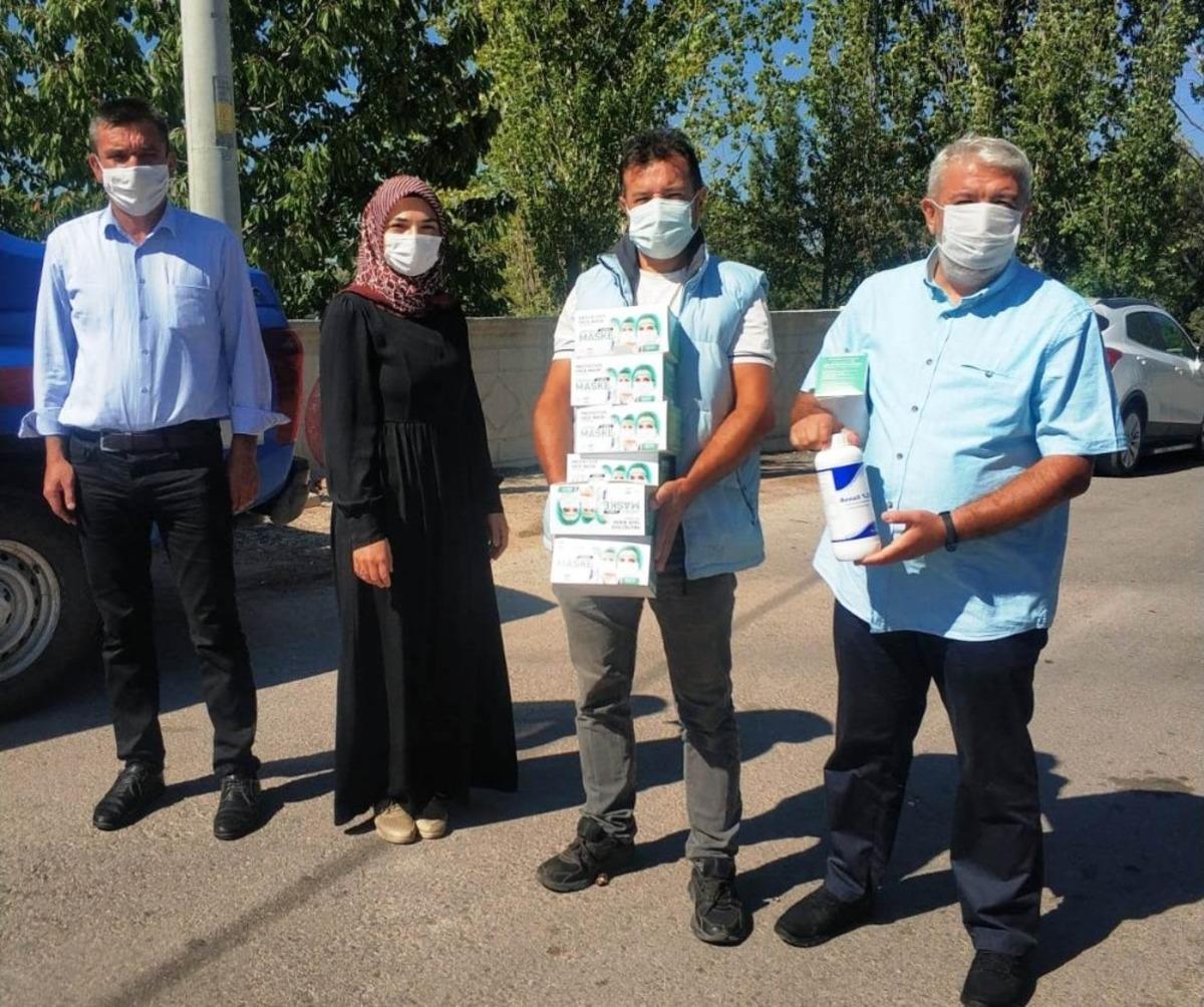 Karantinadaki vatandaşlara maske ve dezenfektan desteği