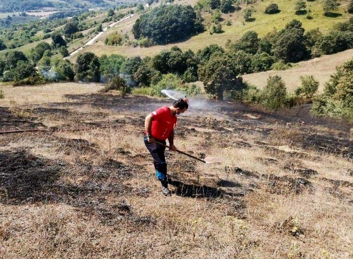 Ormanlık alanda çıkan yangın büyümeden söndürüldü G3