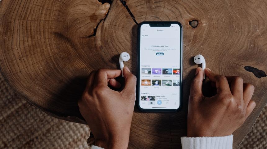 Telefonu s&uuml;rekli kablosuz şarj aletiyle şarj ederseniz...
