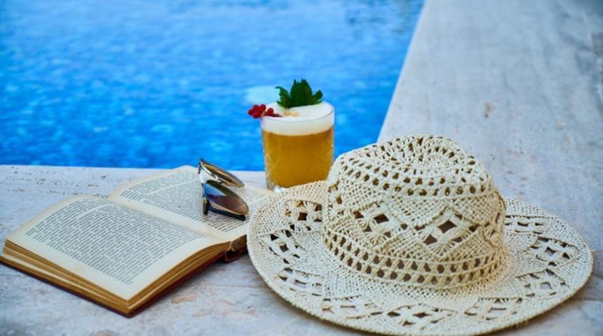 Havuza, denize girmeden &ouml;nce bir daha d&uuml;ş&uuml;n&uuml;n! Sudaki mikroplar cilt y&uuml;zeyinde...