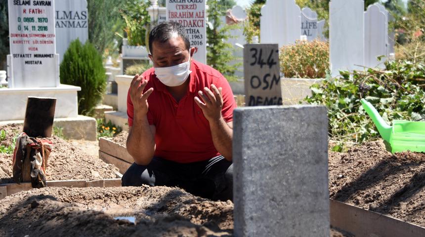 Bakan Koca, annesini kaybeden kişinin fotoğrafı ve sözleriyle uyardı