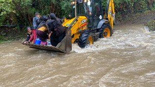 Mahsur kalan mevsimlik işçiler kurtarıldı