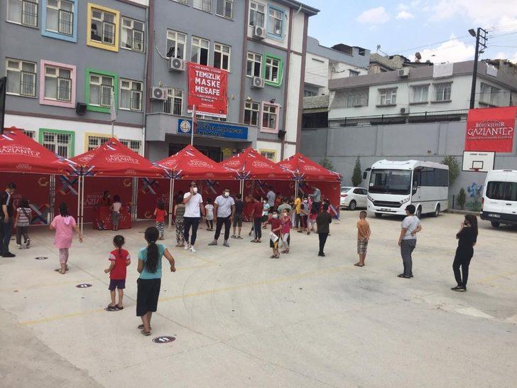 Büyükşehir belediyesi öğrencileri ve velileri salgına dönük eğitimlerle bilinçlendiriyor G3