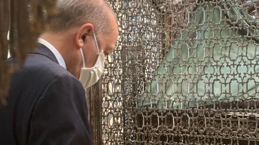 İletişim Başkanı Fahrettin Altun'dan dikkat &ccedil;eken paylaşım: M&uuml;jdeli haberden 1 saat &ouml;nce