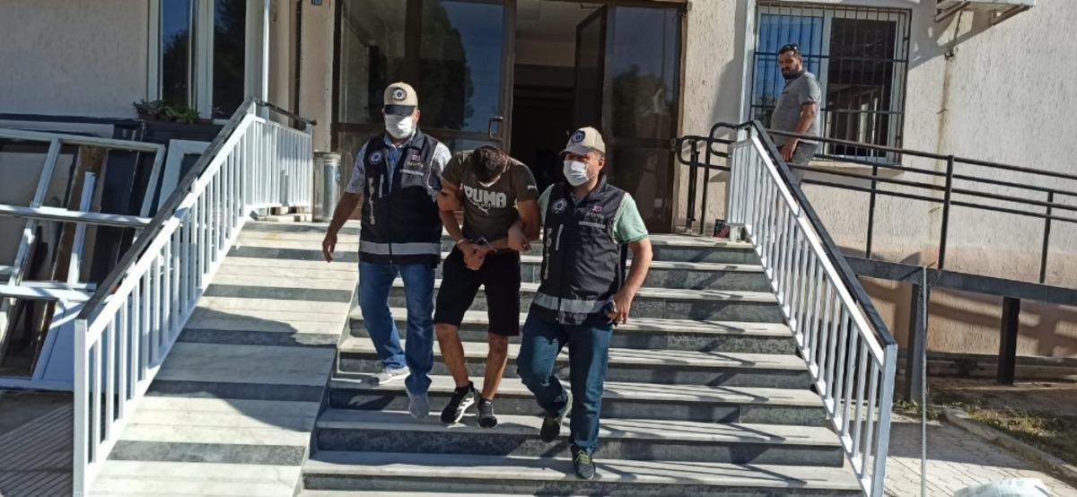 Hırsızlık ş&uuml;phelisi saklandığı camide yakalandı