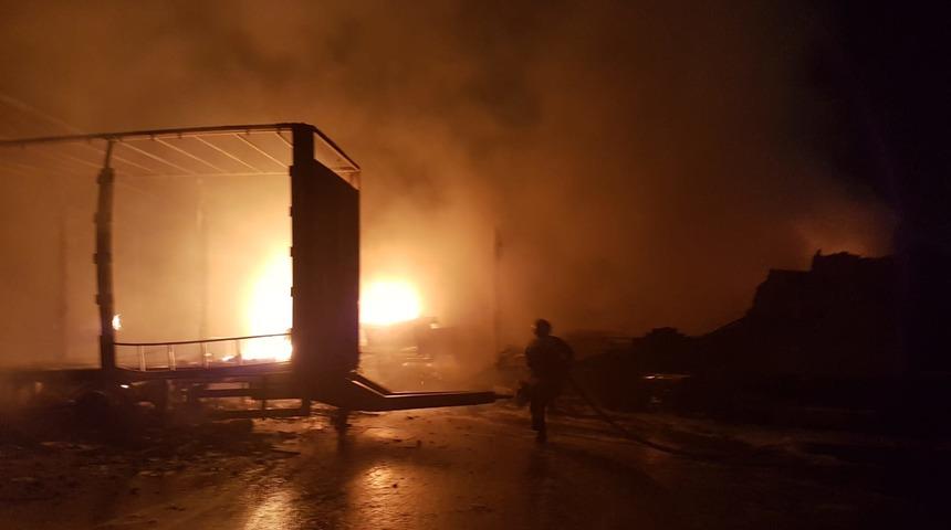 Ankara'da kargo şirketine ait depoda yangın