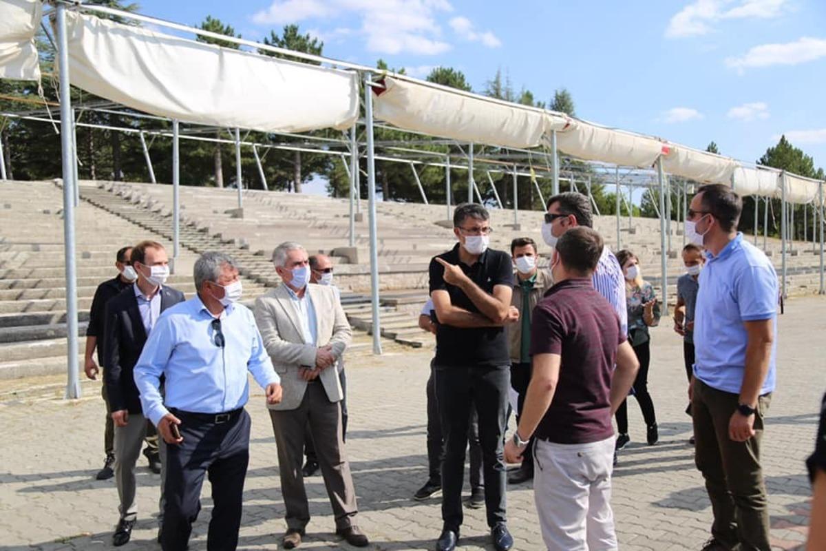 Vali &Ccedil;elik, 30 Ağustos Zafer Bayramı &ouml;ncesi Altıntaş ve Dumlupınar incelemelerde bulundu