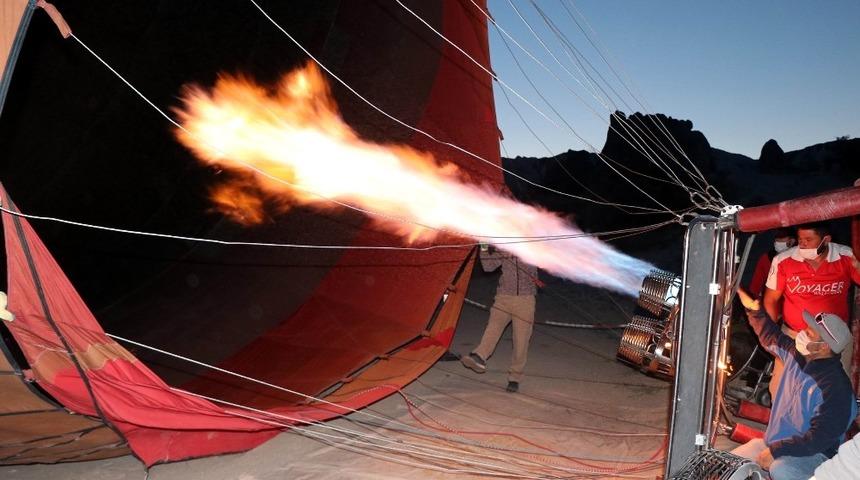 Kapadokya&rsquo;da sıcak hava balon turları yeniden başladı