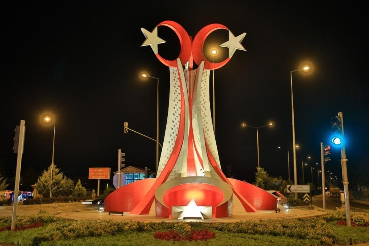 Nevşehir Belediyesi &uuml;niversite kavşağını yeniledi