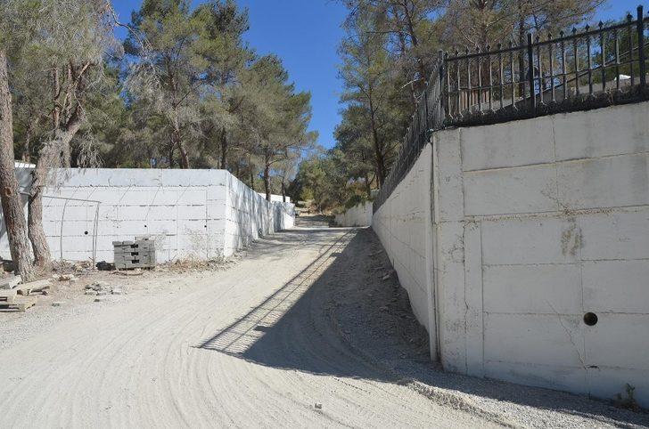 Kuşadası’nda Yeni Asri Mezarlıkta düzenleme çalışması yapılıyor G4