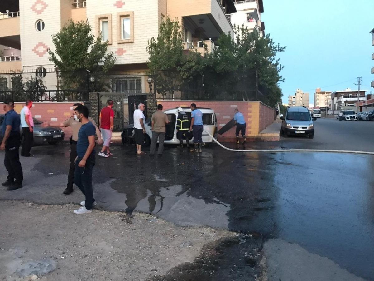 Park halinde yanan ara&ccedil; kullanılamaz hale geldi