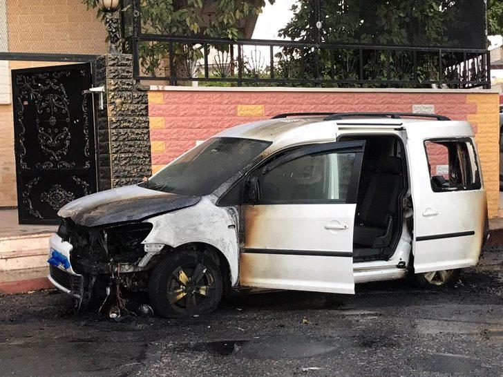 Park halinde yanan araç kullanılamaz hale geldi G2