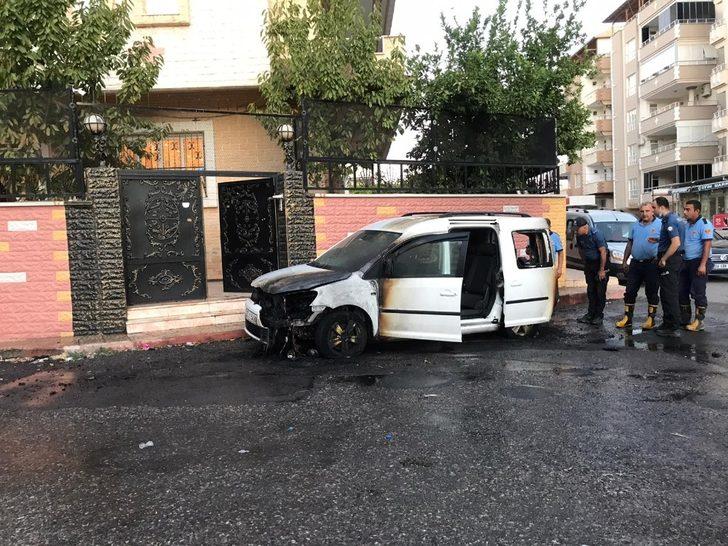 Park halinde yanan araç kullanılamaz hale geldi G3