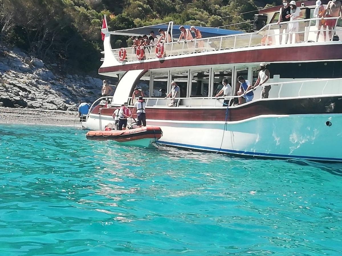 Kuşadası K&ouml;rfezi havadan ve denizden denetleniyor
