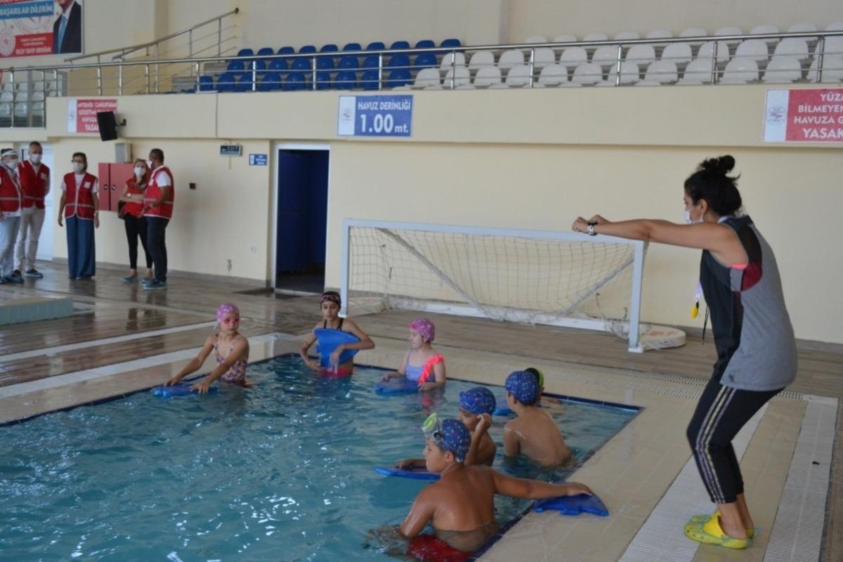 Kızılay ile gen&ccedil;ler sporda el ele