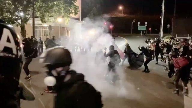 Portland'ta Polis Şiddetini Protesto Gösterileri 87 Gündür Aralıksız Sürüyor