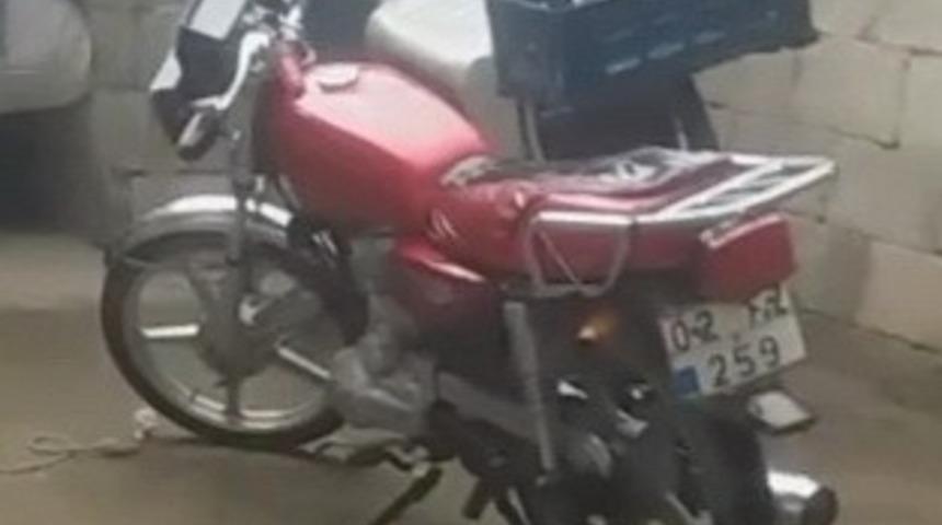 Park halindeki motosiklet &ccedil;alındı