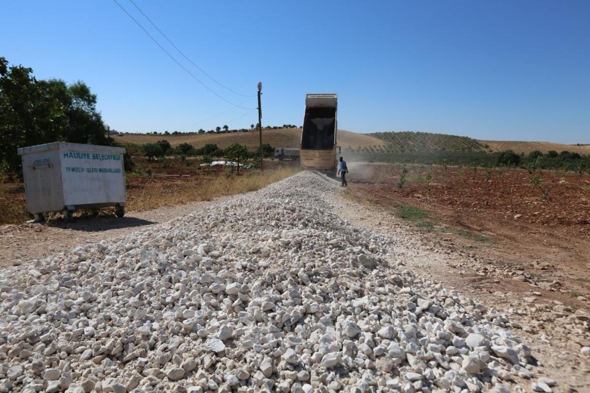 Haliliye&rsquo;de yol yapım &ccedil;alışması devam ediyor