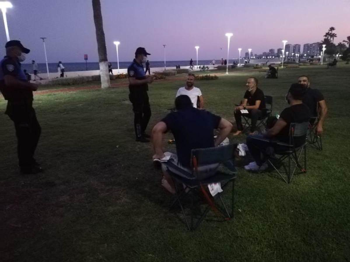 Mersin&rsquo;de vatandaşlar Covid-19&rsquo;a karşı bilgilendiriliyor