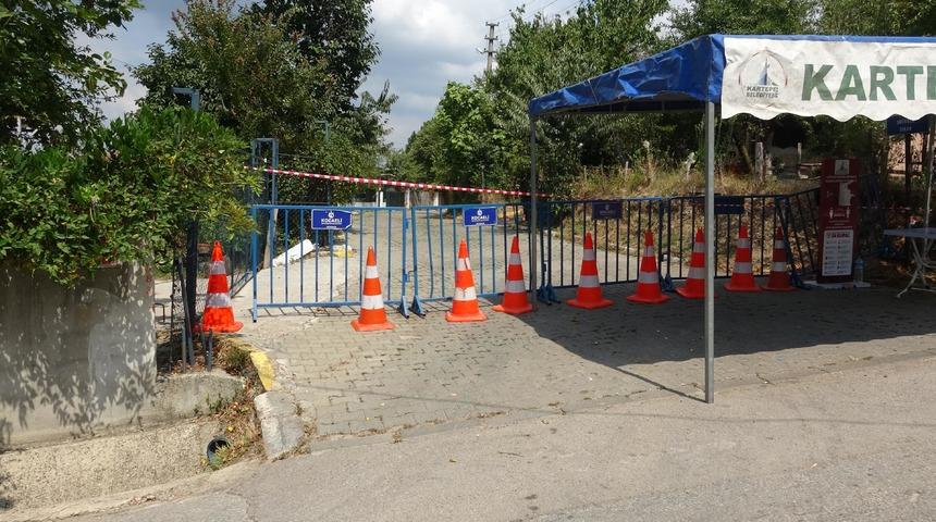 Koronavir&uuml;s testi pozitif &ccedil;ıktı, komşularını ziyaret ettiğini s&ouml;yleyince sokak karantinaya alındı