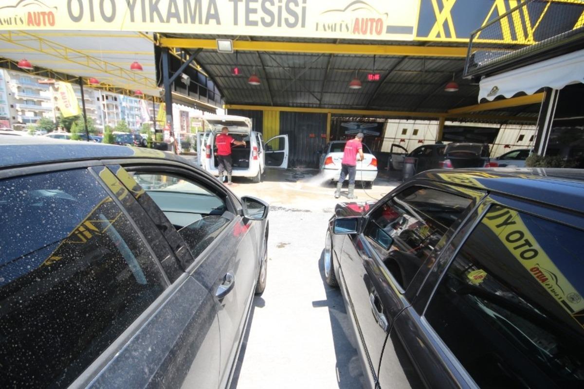 Oto yıkamacılarda korona vir&uuml;s mesaisi