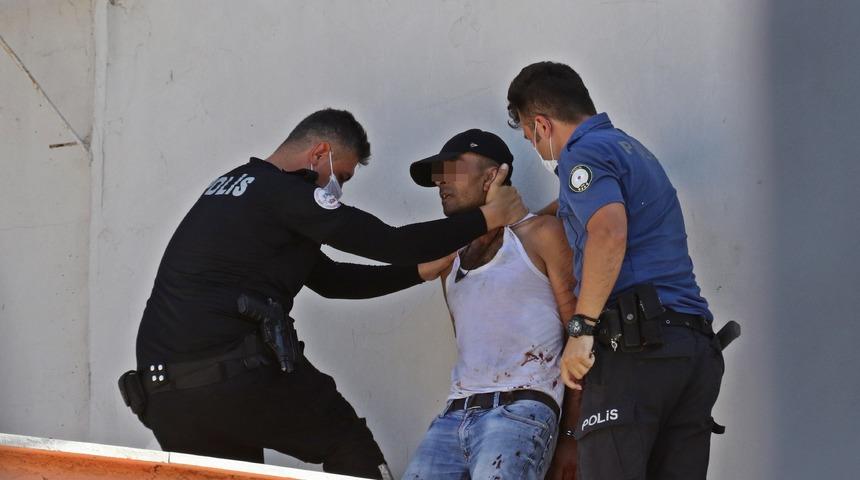 Evi savaş alanına &ccedil;evirip yakmaya kalkıştı! 'Annesi canını zor kurtardı'