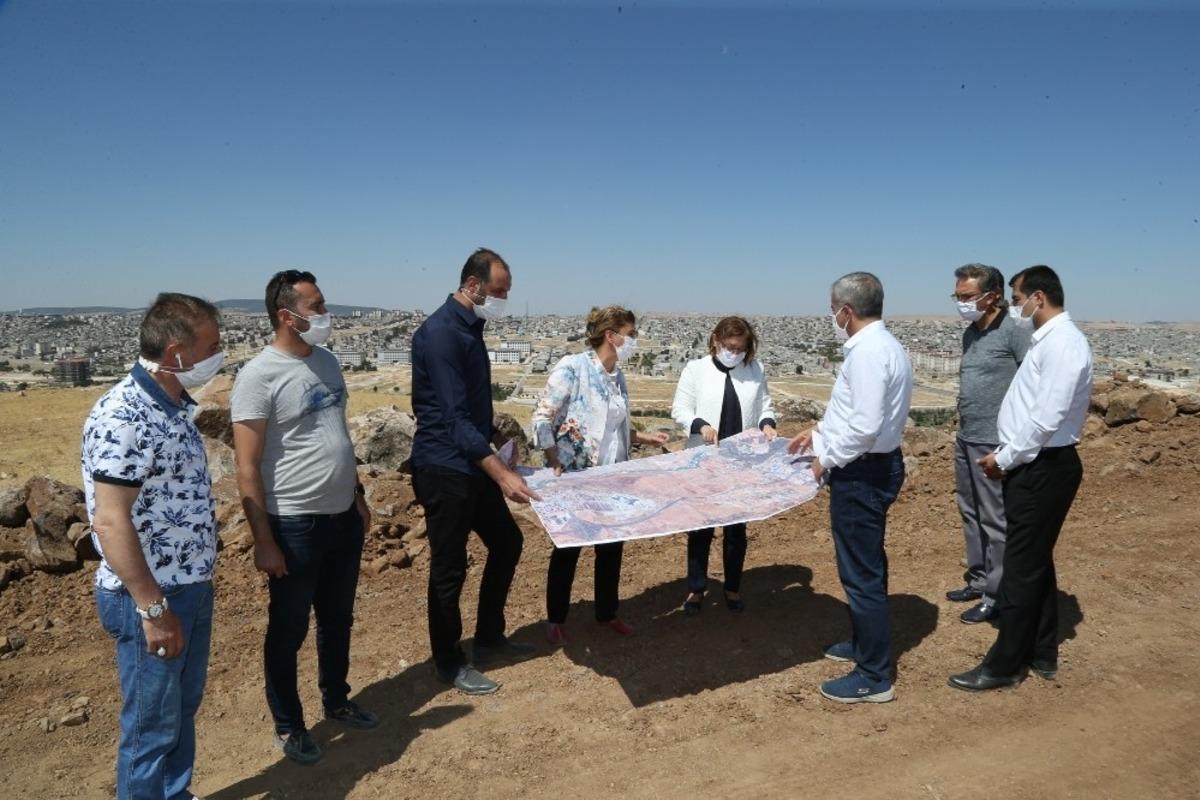 Fatma Şahin şehir hastanesi &ccedil;evresi imar yolları &ccedil;alışmasını inceledi