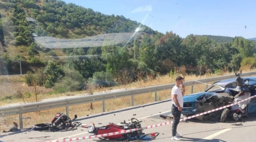 Kütahya'da korkunç kaza! Otomobil ve motosiklet paramparça oldu: Ölü ve yaralılar var
