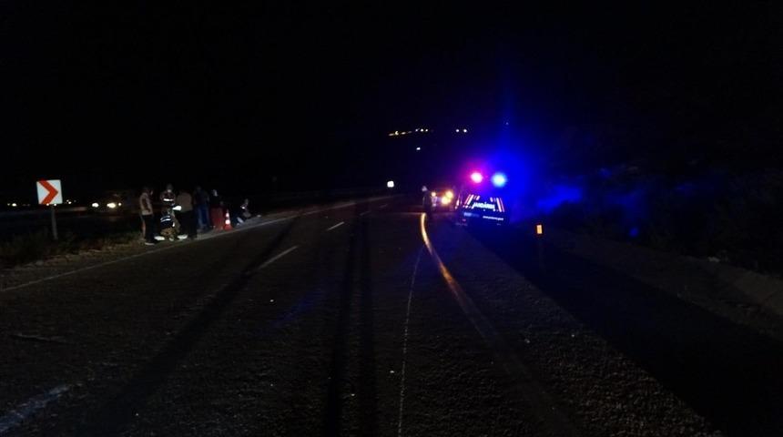 Hatay'da ters y&ouml;nde giden ara&ccedil; motosiklete &ccedil;arptı: 1 yaralı