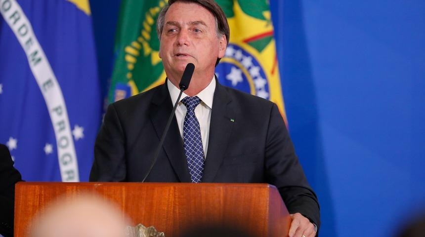 'Brezilyalı Trump'tan gazeteciye: Senin y&uuml;z&uuml;n&uuml; dağıtmak istiyorum!