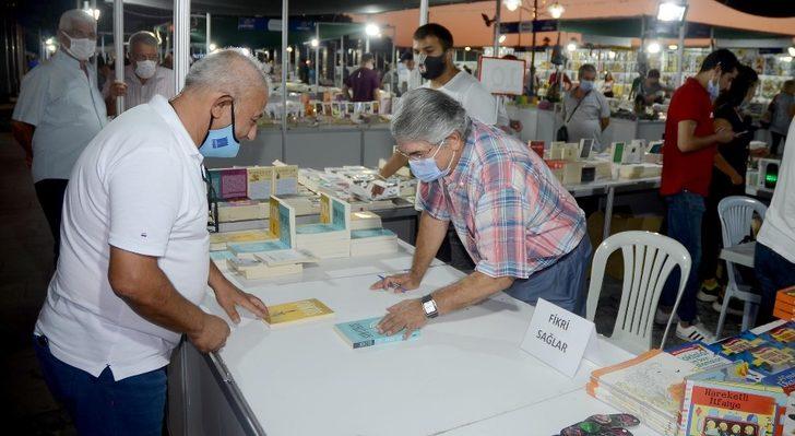 Fikri Sağlar, Kuşadası’nda okurlarıyla bir araya geldi G1