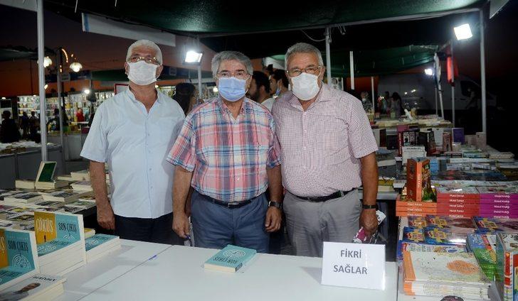 Fikri Sağlar, Kuşadası’nda okurlarıyla bir araya geldi G3