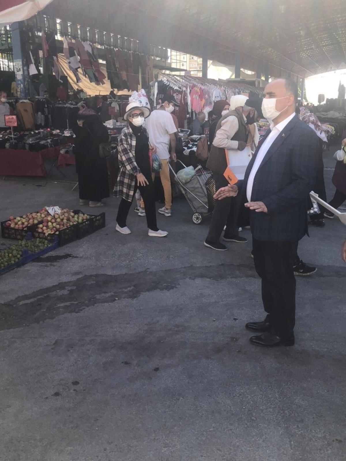 Vali, şikayetlerin geldiği pazarda maske denetimi yaptı