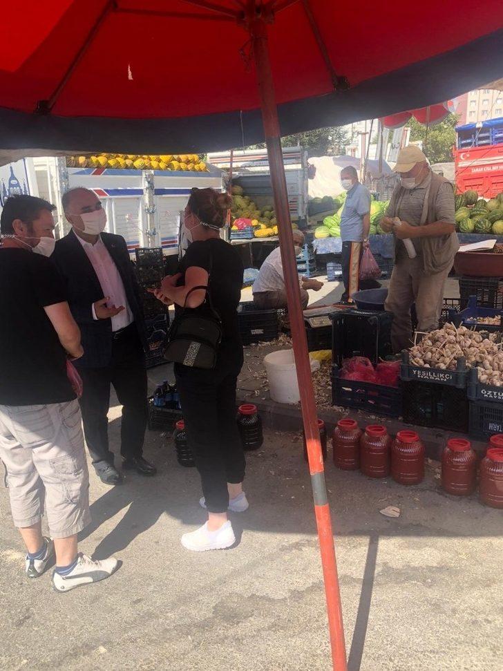 Vali, şikayetlerin geldiği pazarda maske denetimi yaptı G2
