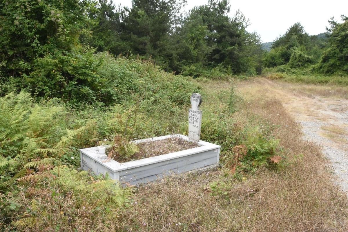 Kimsesiz şof&ouml;r&uuml;n anlam dolu mezarı