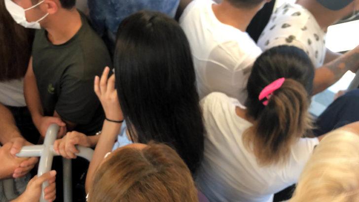 'Sosyal mesafe' hiçe sayıldı! İşte ilk iş günü ortaya çıkan manzara G3